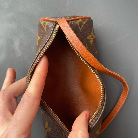 Louis Vuitton papillon pochette in monogram canvas - Picture 8 of 8